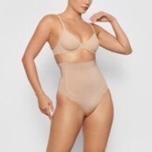 SKIMS High Waist Bonded‎ Thong Shapewear Clay Medium